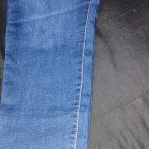 Women’s Skinny Jeans in Medium Blue
